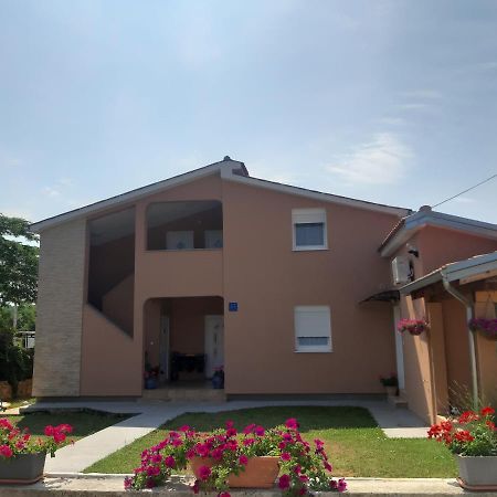 Apartments Dora โปเรช ภายนอก รูปภาพ