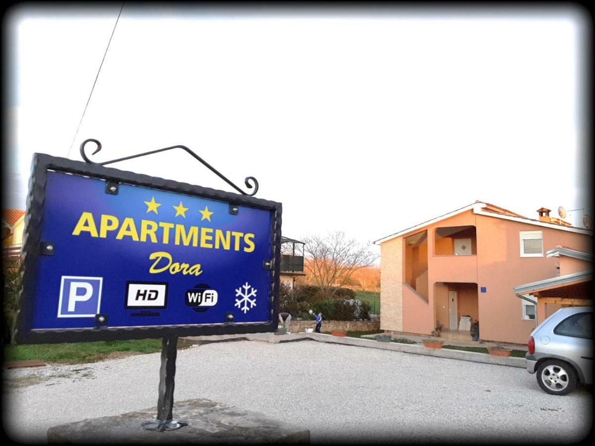 Apartments Dora โปเรช ภายนอก รูปภาพ